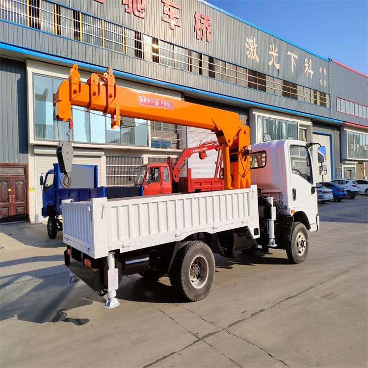 路氹填海区三轮随车吊定制 农用改装机自备吊中瑞长期出售